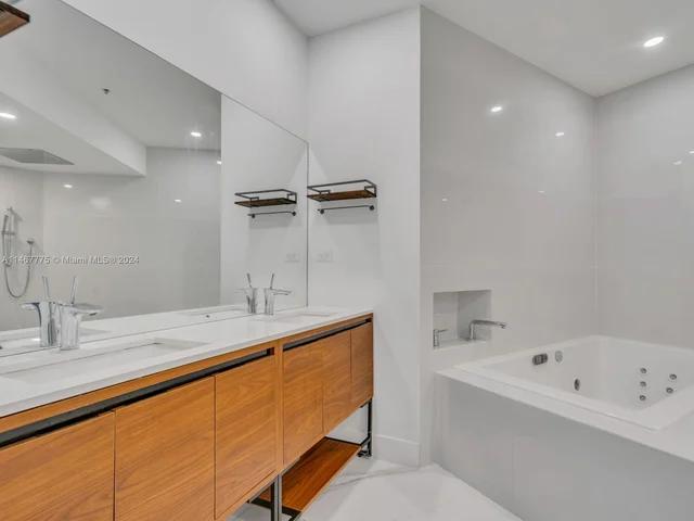 808 Brickell Key Dr # 201, Miami FL 33131