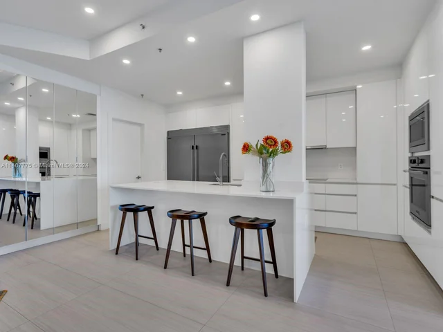 808 Brickell Key Dr # 201, Miami FL 33131