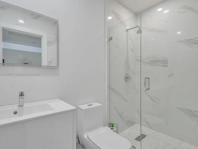 808 Brickell Key Dr # 201, Miami FL 33131