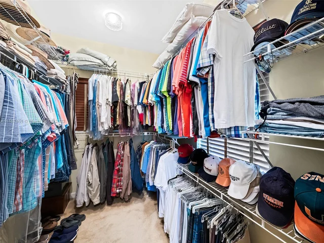 1024 NE 6th St, Hallandale Beach FL 33009