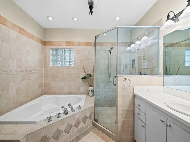 1024 NE 6th St, Hallandale Beach FL 33009