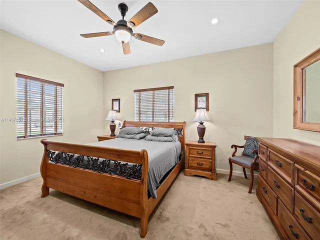 1024 NE 6th St, Hallandale Beach FL 33009