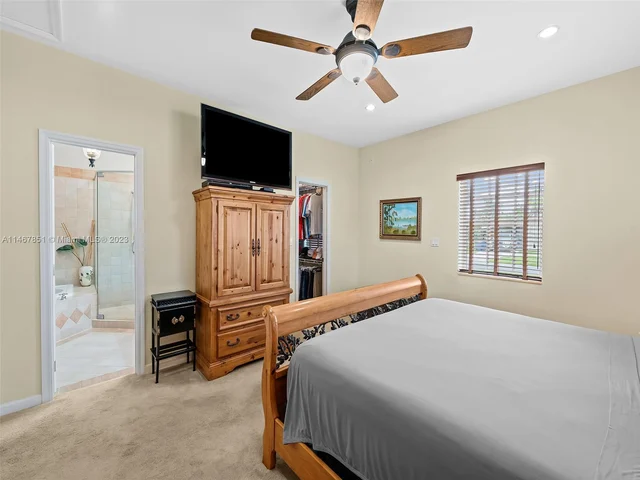 1024 NE 6th St, Hallandale Beach FL 33009