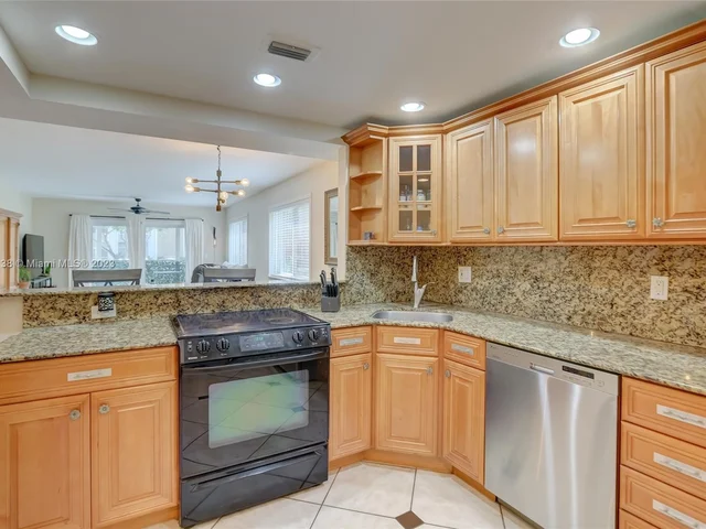 3050 NE 16th Ave # 107, Oakland Park FL 33334