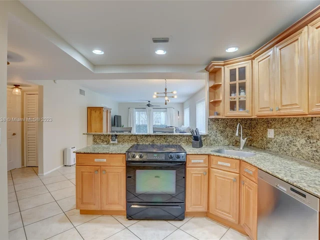 3050 NE 16th Ave # 107, Oakland Park FL 33334