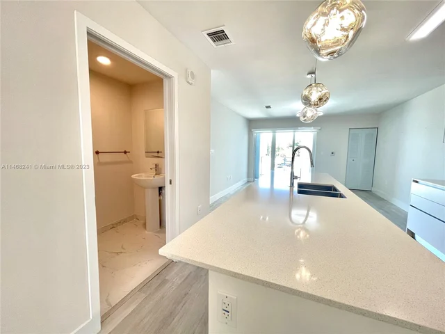 2535 NE 193rd St # 3212, Miami FL 33180