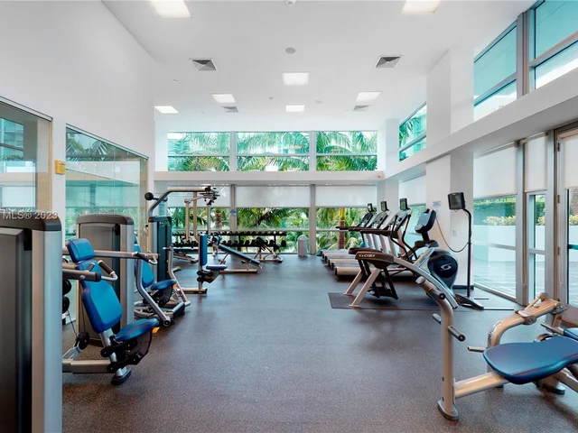 2950 NE 188th St # 423, Aventura FL 33180