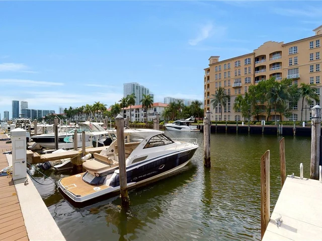 2950 NE 188th St # 423, Aventura FL 33180