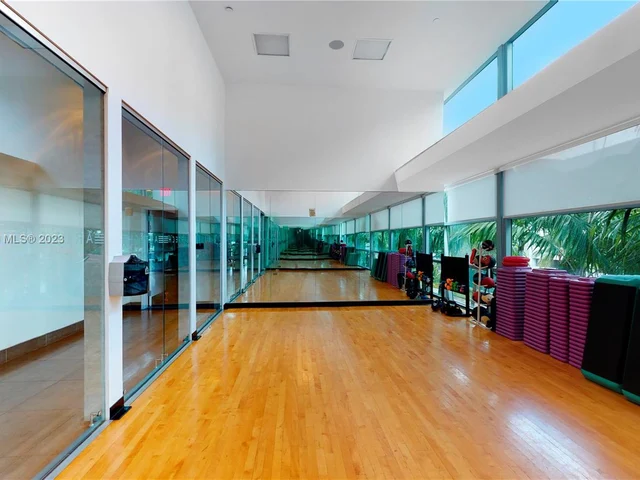 2950 NE 188th St # 423, Aventura FL 33180