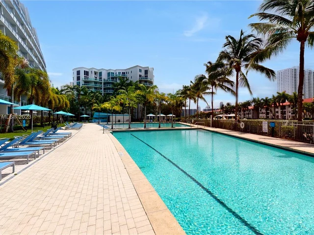 2950 NE 188th St # 423, Aventura FL 33180