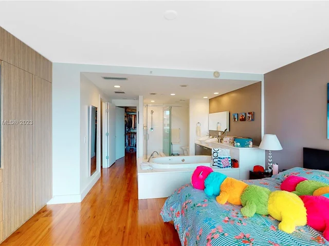 2950 NE 188th St # 423, Aventura FL 33180