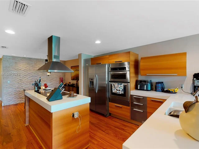 2950 NE 188th St # 423, Aventura FL 33180