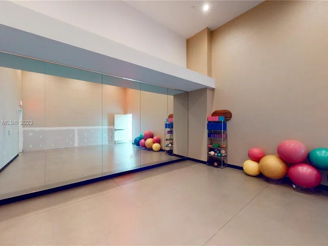 2950 NE 188th St # 423, Aventura FL 33180