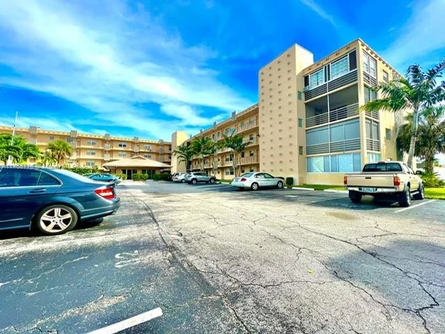 2145 Pierce St # 122, Hollywood FL 33020