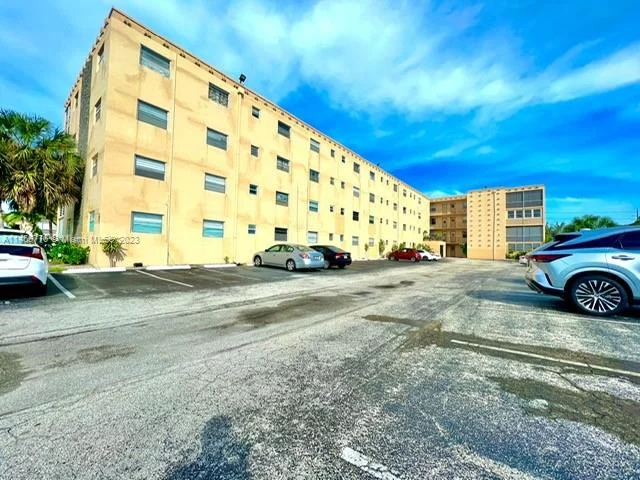 2145 Pierce St # 122, Hollywood FL 33020