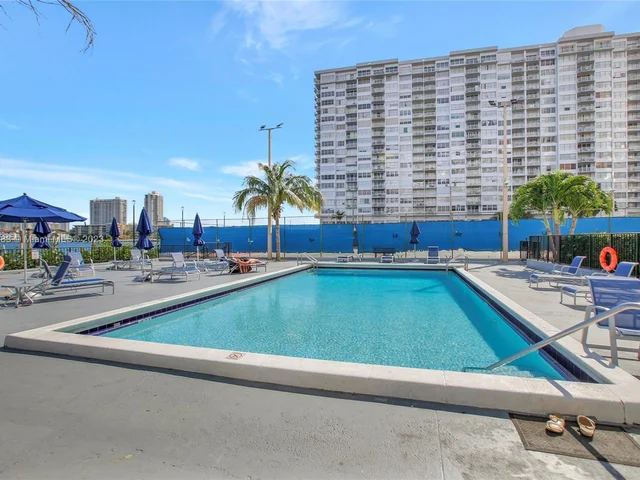 2780 NE 183rd St # 209, Aventura FL 33160