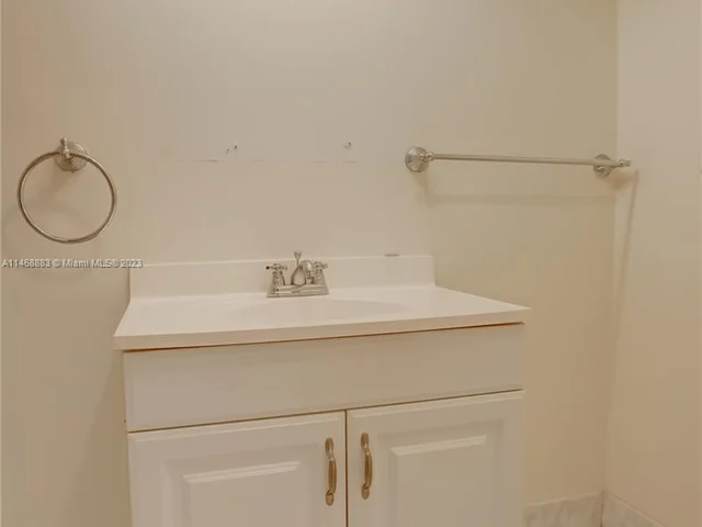 2780 NE 183rd St # 209, Aventura FL 33160