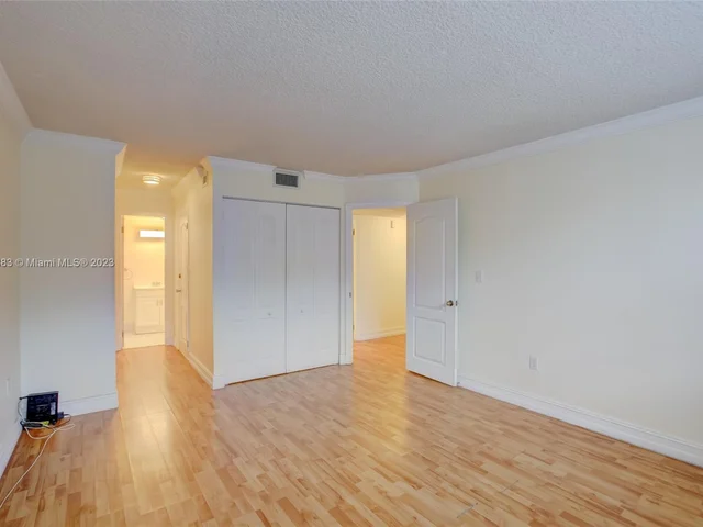 2780 NE 183rd St # 209, Aventura FL 33160