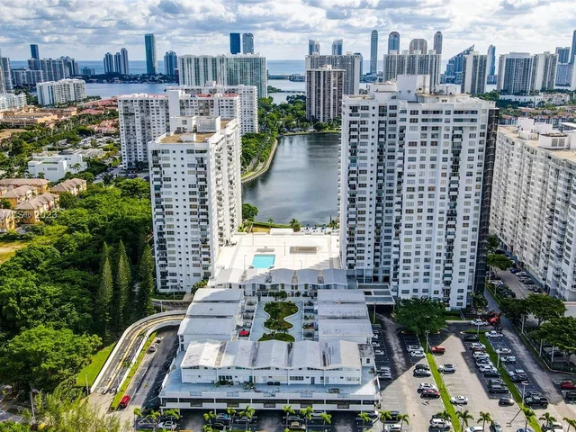 2780 NE 183rd St # 209, Aventura FL 33160