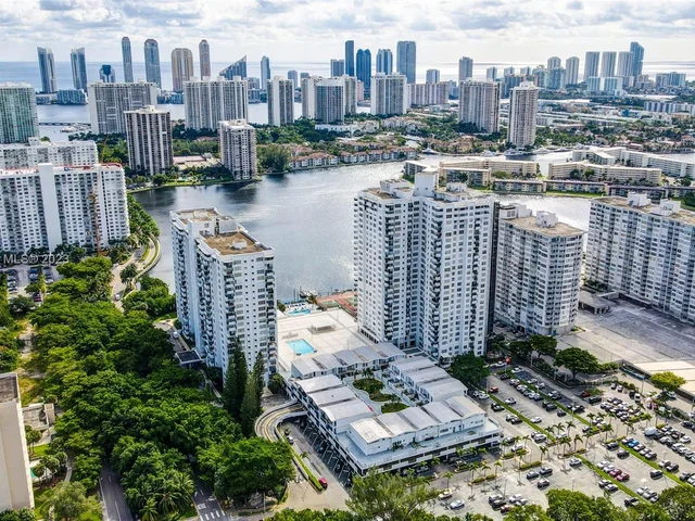 2780 NE 183rd St # 209, Aventura FL 33160