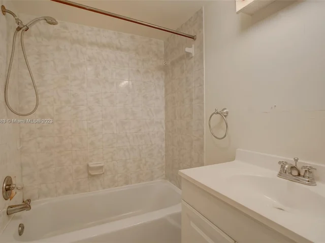 2780 NE 183rd St # 209, Aventura FL 33160