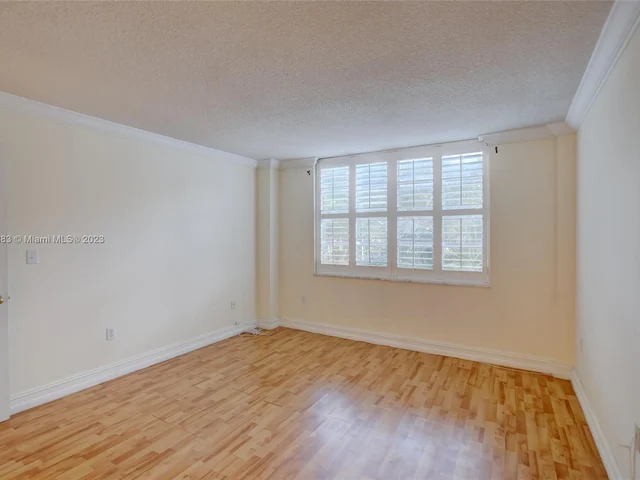 2780 NE 183rd St # 209, Aventura FL 33160