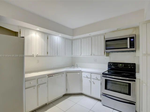 2780 NE 183rd St # 209, Aventura FL 33160