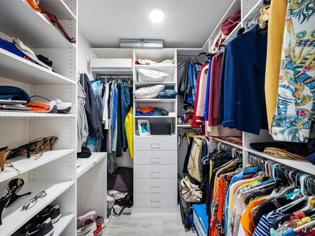 851 NE 1st Ave # 5106, Miami FL 33132