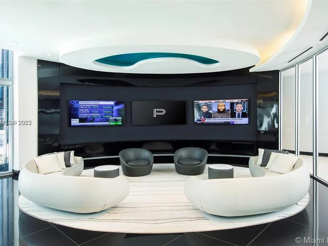 851 NE 1st Ave # 5106, Miami FL 33132