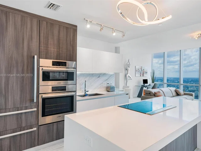 851 NE 1st Ave # 5106, Miami FL 33132