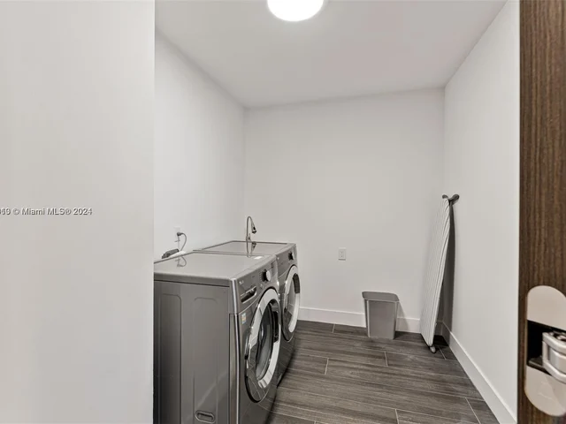 1100 Biscayne Blvd # 3507, Miami FL 33132