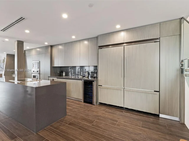 1100 Biscayne Blvd # 3507, Miami FL 33132