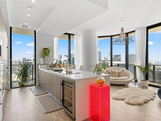 801 S Miami Ave # 5105, Miami FL 33130