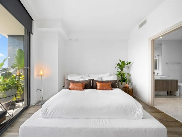 801 S Miami Ave # 5105, Miami FL 33130