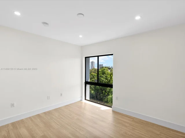 1134 71st St, Miami Beach FL 33141