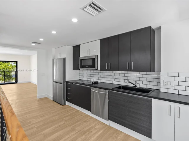 1134 71st St, Miami Beach FL 33141