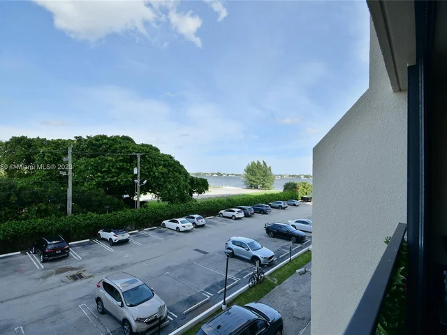 5600 N Flagler Dr # 206, West Palm Beach FL 33407