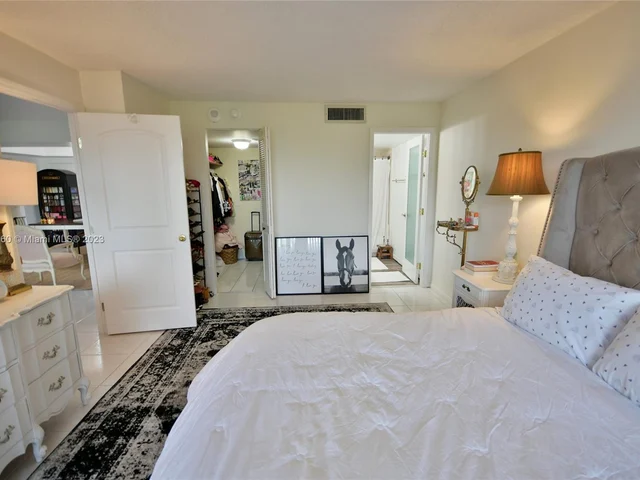 5600 N Flagler Dr # 206, West Palm Beach FL 33407