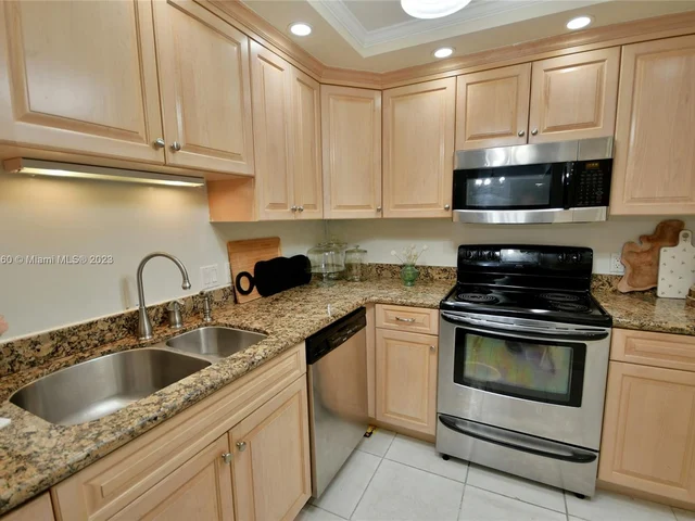 5600 N Flagler Dr # 206, West Palm Beach FL 33407