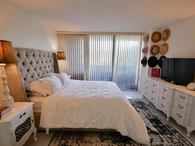 5600 N Flagler Dr # 206, West Palm Beach FL 33407