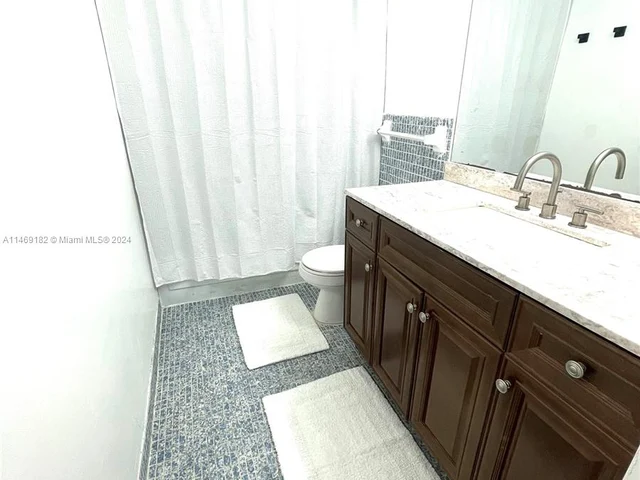 1660 NE 191st St # 1, Miami FL 33179