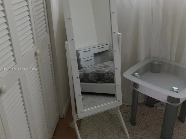 1660 NE 191st St # 1, Miami FL 33179