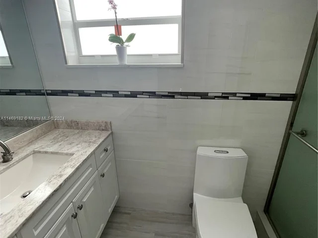 1660 NE 191st St # 1, Miami FL 33179