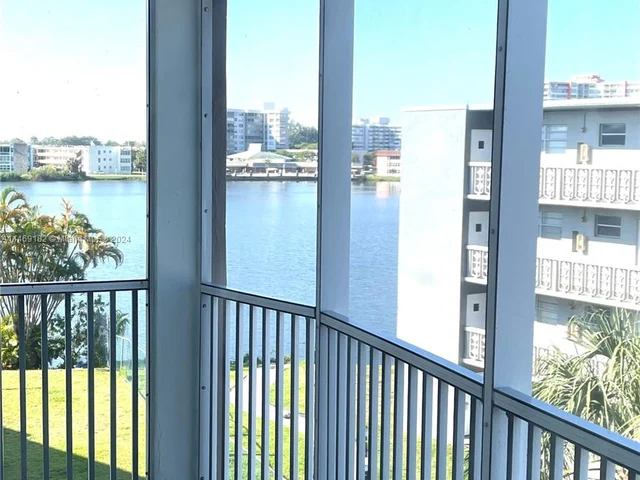 1660 NE 191st St # 1, Miami FL 33179