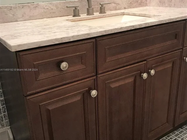 1660 NE 191st St # 1, Miami FL 33179