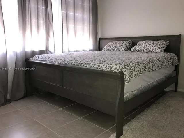 1660 NE 191st St # 1, Miami FL 33179