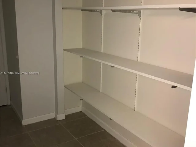 1660 NE 191st St # 1, Miami FL 33179