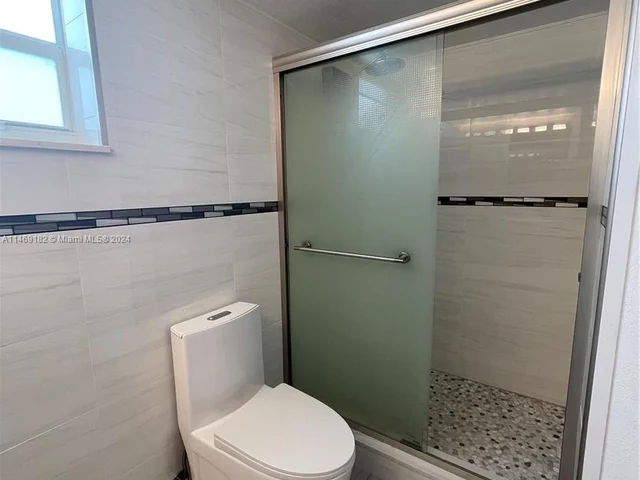 1660 NE 191st St # 1, Miami FL 33179