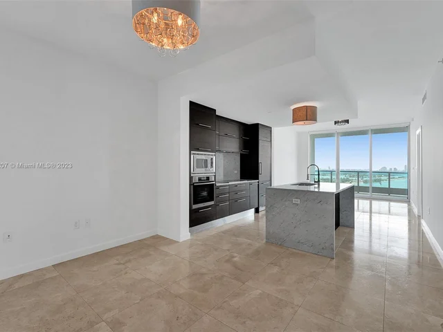 900 Biscayne Blvd # 3204, Miami FL 33132