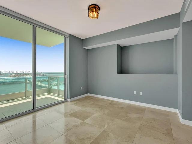 900 Biscayne Blvd # 3204, Miami FL 33132